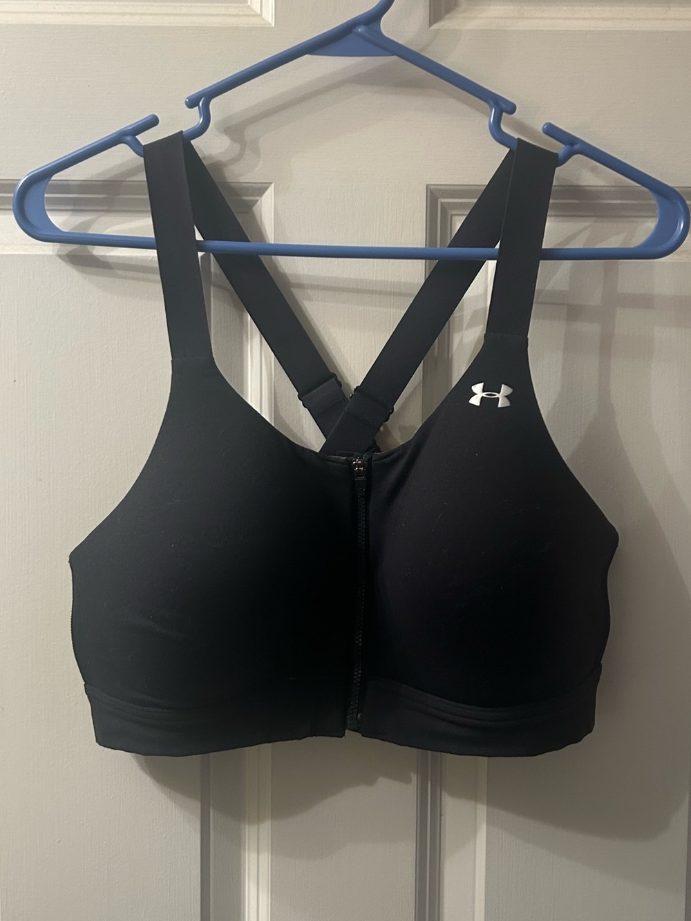 Under Armour Women's Front-Zip Sports Bra black size 36 D